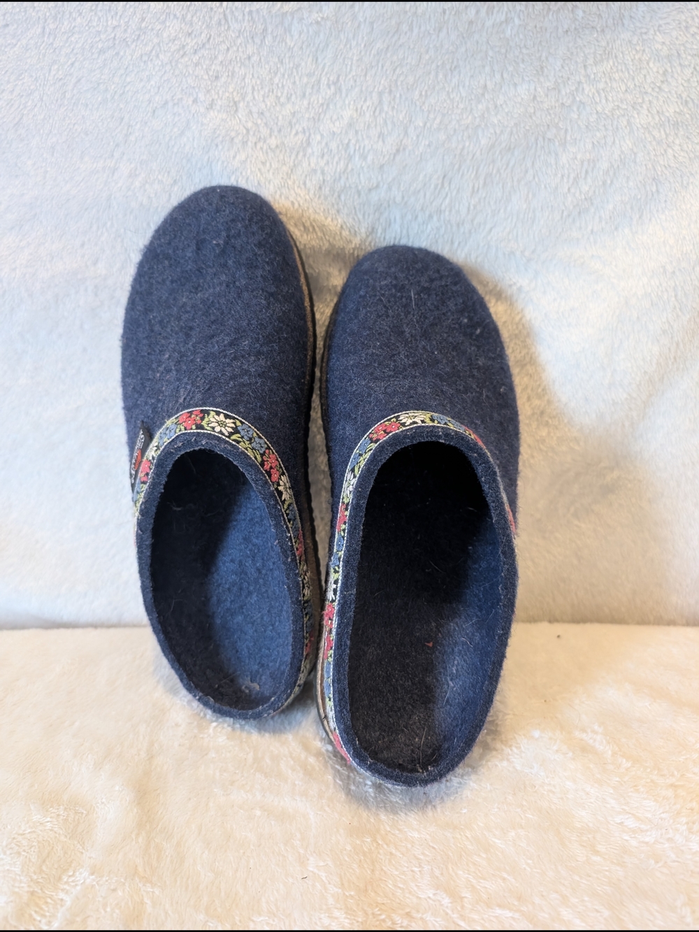 Women's Navy Felt Slip-On Slippers with Floral Trim